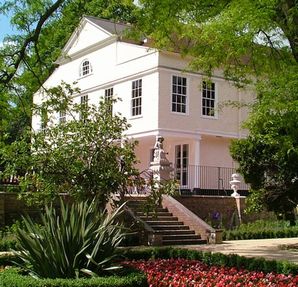 Lauderdale House is behind the gates to Waterlow Park on Highgate Hill