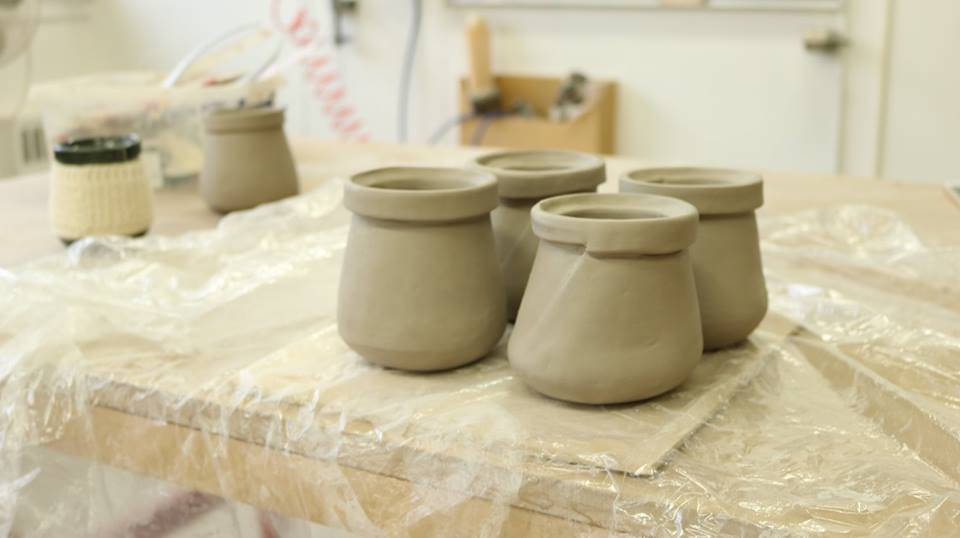 Faonnage de la tasse en cramique