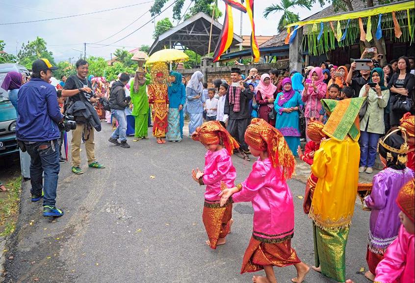 Babako Tradition, Perform by students