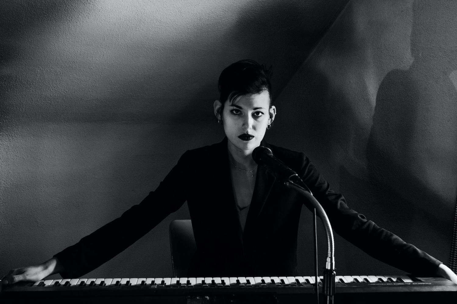 Wax Lead promo photo Holly Axelrod with keyboard