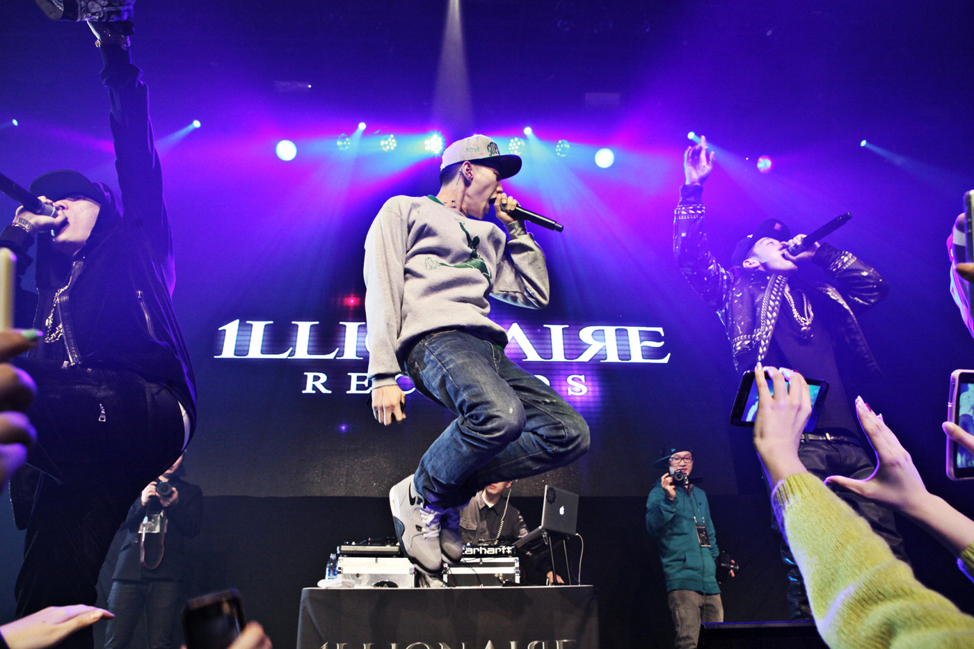 Go to an Illionaire concert and drool watching Beenzino perform