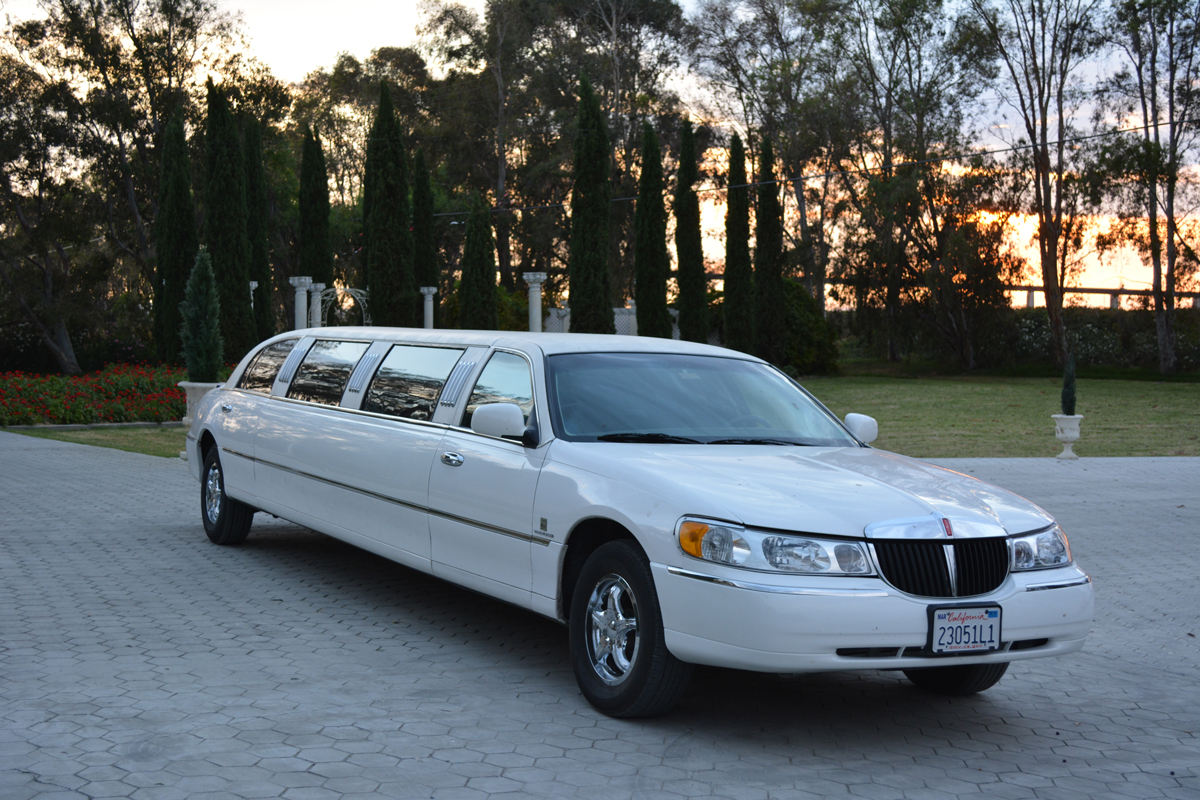 10 Passenger Lincoln Continental Stretch Limousine