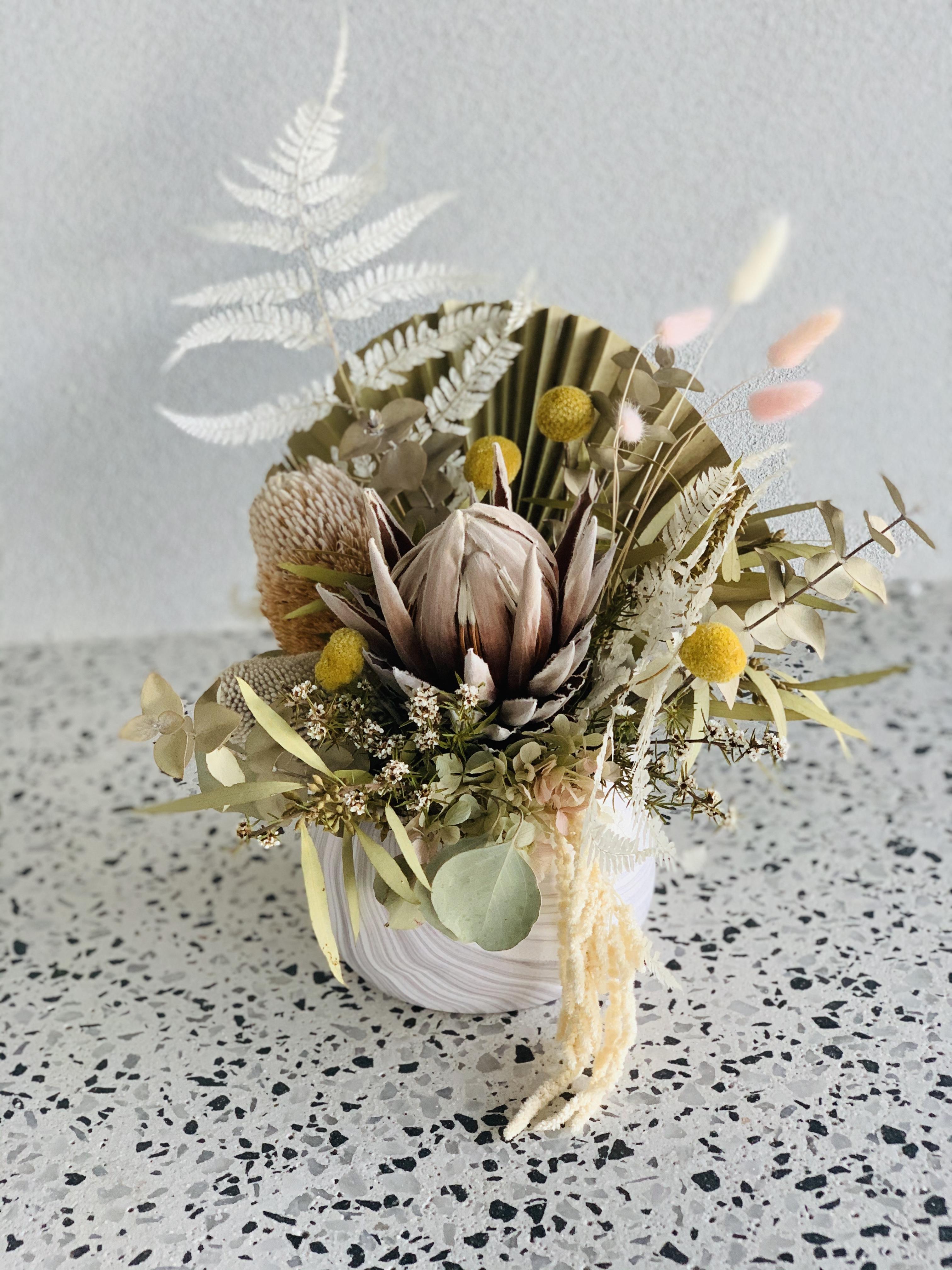 Everlasting floral arrangement