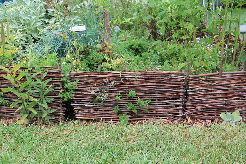 Gardeners Roundtable Make A Wattle Fence 21 Mar 2020