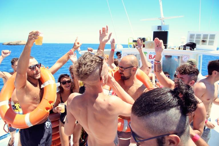 Miami Party Boat - Unlimited drinks & Open Bar & more !