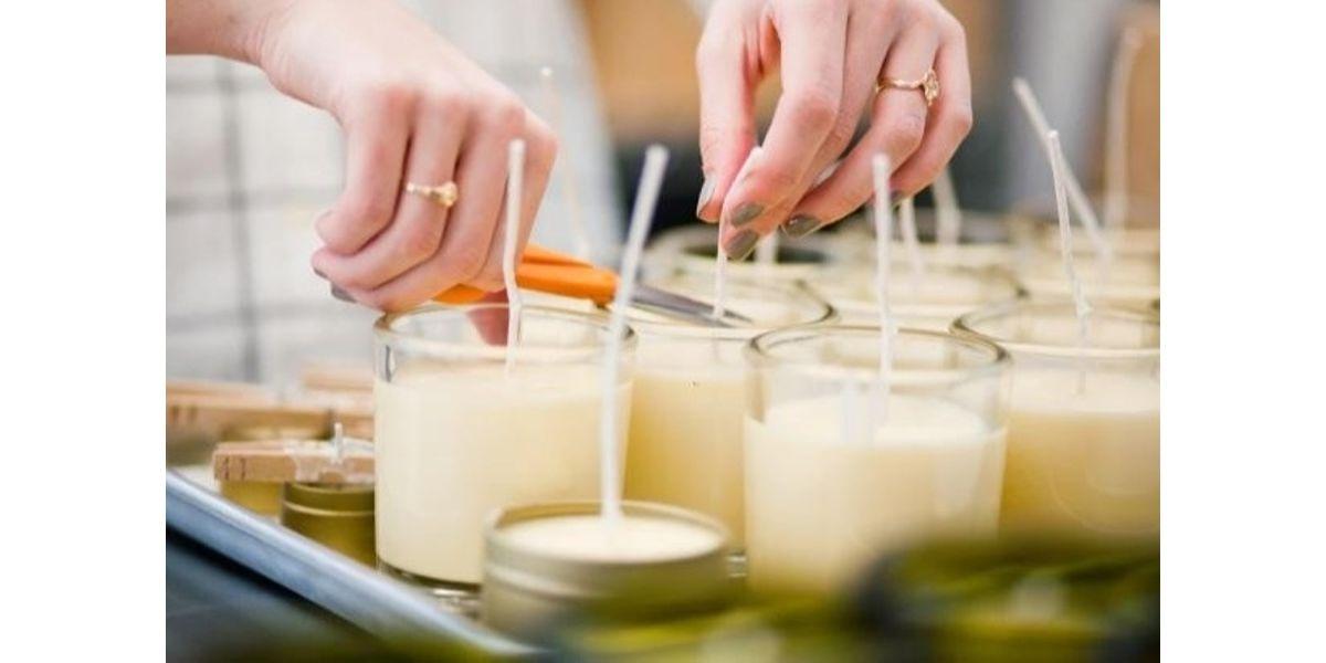 Thoughtful Thursdays- Soy Candle Gift Making with Wine Package Deal (01-30-2020 starts at 6:30 PM)