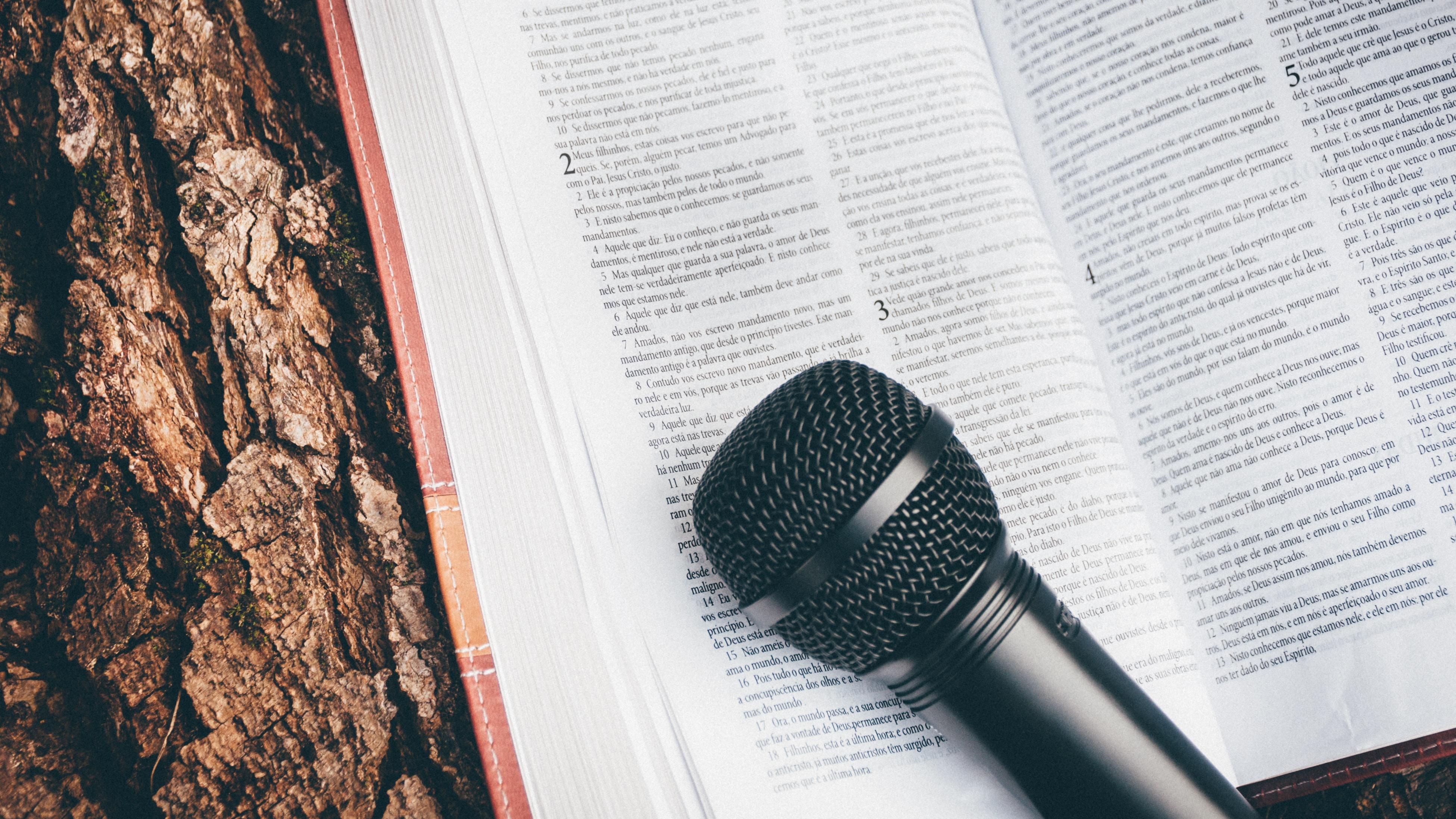 Communicating the Gospel in a Secular and Distracted Age