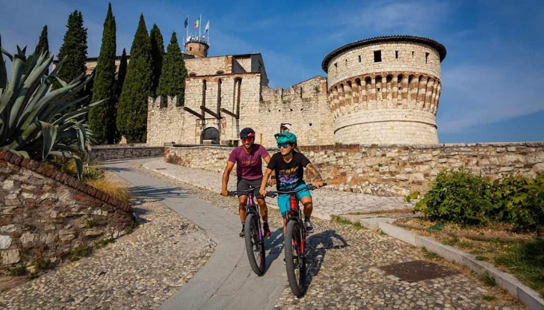 Breakfast Lecture Series - Discover Italy By Bike - Angela Cacciarru